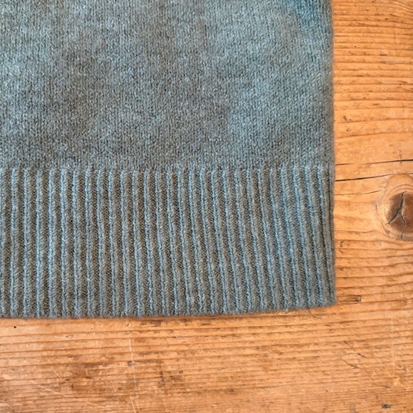 Universal Thread Green Crew Neck Sweater - Picture 3 of 6